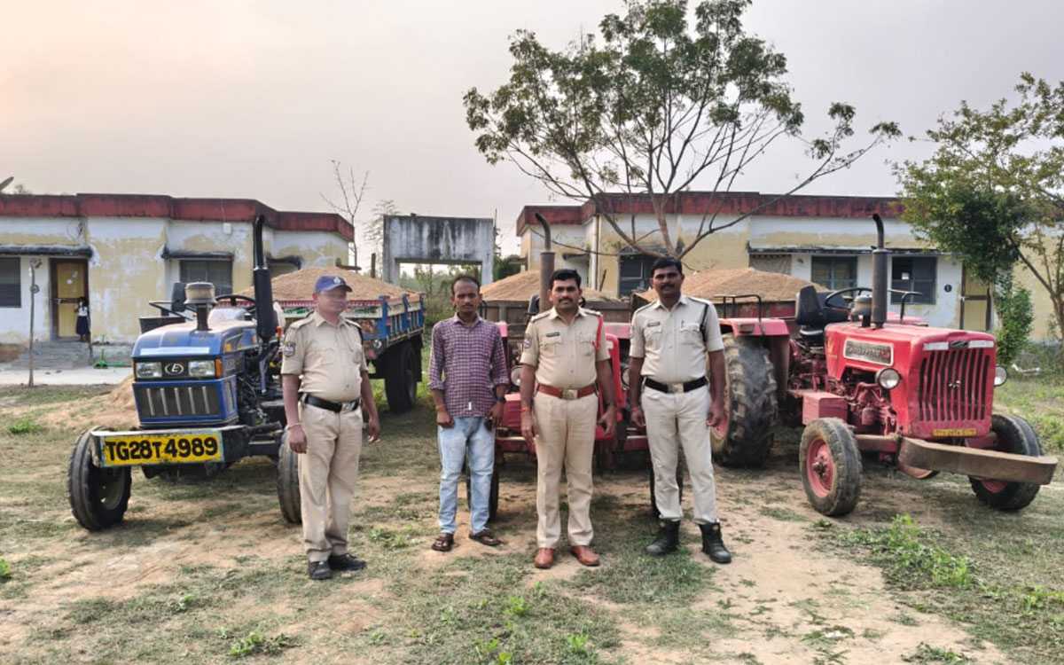 మూడు ఇసుక ట్రాక్టర్లు పట్టివేత
