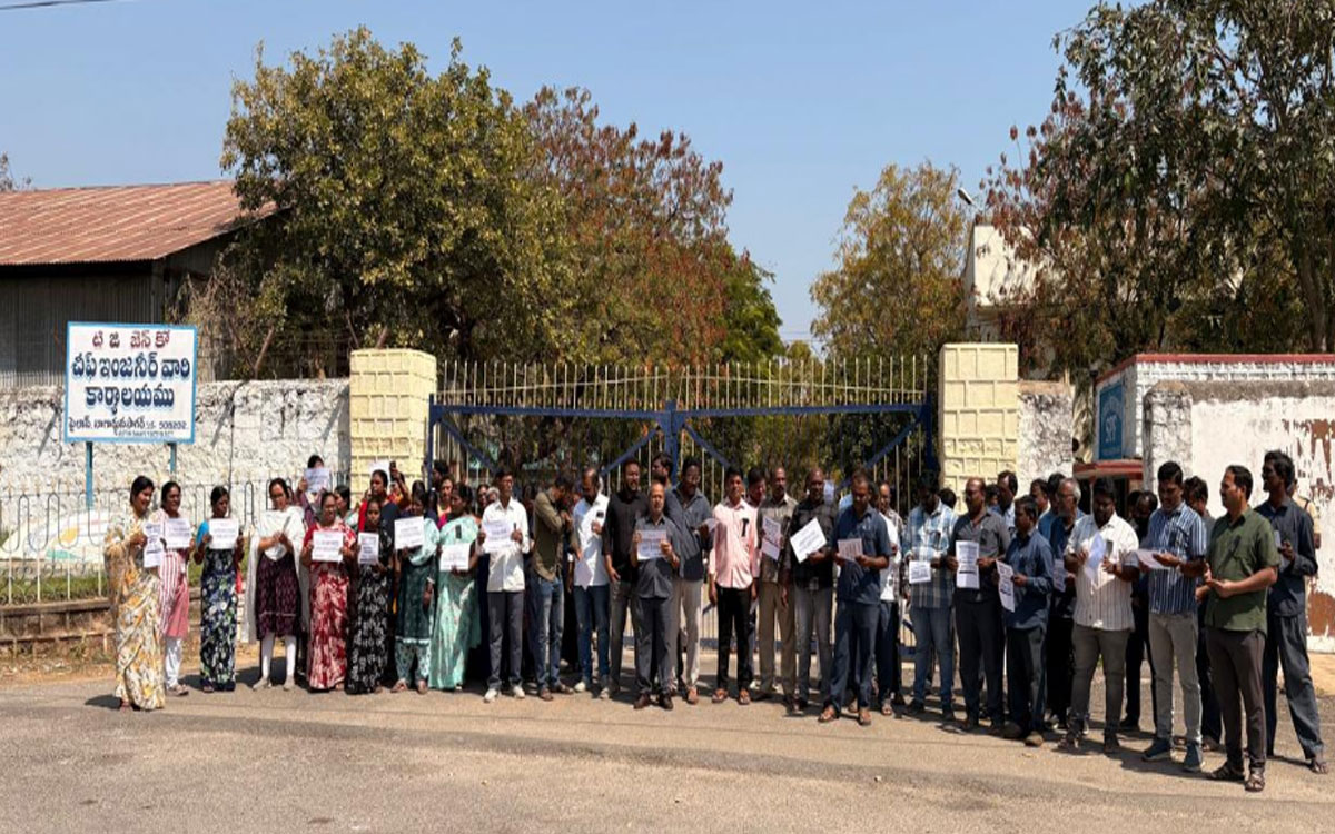 నాగార్జున‌సాగ‌ర్‌లో విద్యుత్ ఉద్యోగుల నిర‌స‌న‌