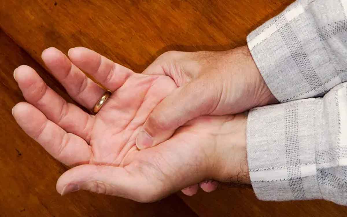 Vitamin B12 | విట‌మిన్ బి12 లోపం ఉంటే మ‌న శ‌రీరంలో క‌నిపించే ల‌క్షణాలు ఇవే..!