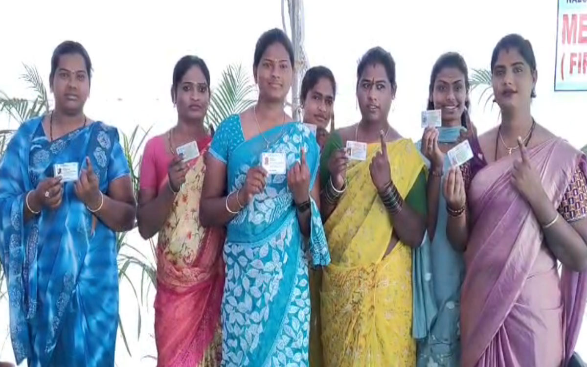 న‌ల్ల‌గొండ‌లో ఓటేసిన ట్రాన్స్‌జెండ‌ర్లు
