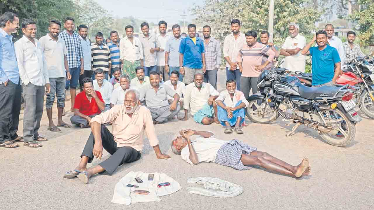 ‘యాప్‌’యాతన.. యూరియా గోస తీరేదెలా..?