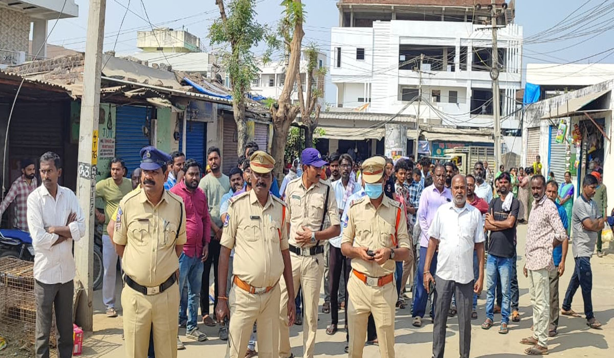 Korutla | ఉత్తమ్ కుమార్ రెడ్డి ప్రసంగం కోసం కోరుట్ల పోలీసుల ఓవర్ యాక్షన్