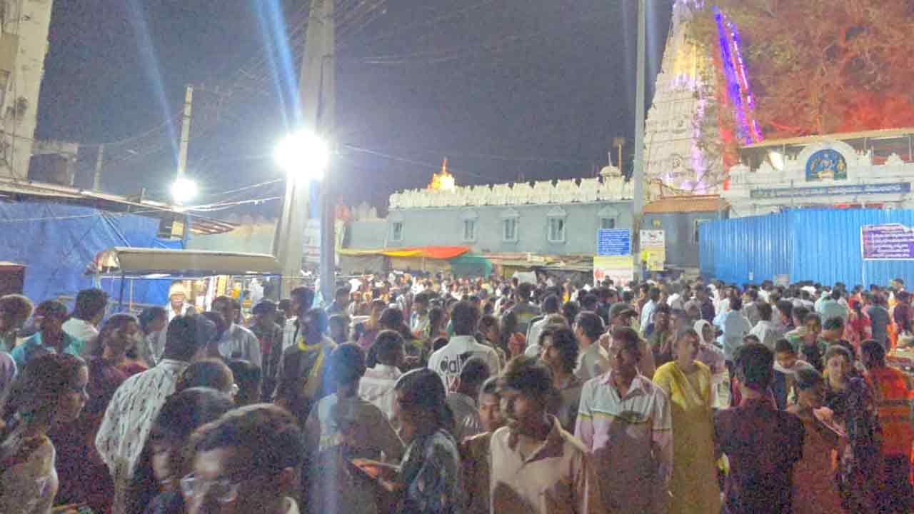 Maha Shivaratri | మహాశివరాత్రి.. భక్తులతో కిటకిటలాడుతున్న శివాలయాలు