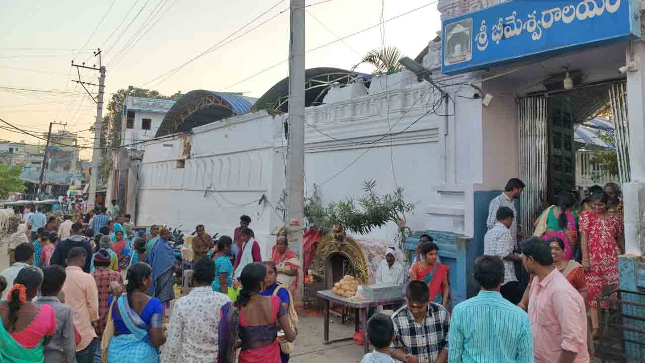 Vemulawada | మార్చి3న పాక్షిక చంద్రగ్రహణం.. వేములవాడలో ఆలయాల మూసివేత