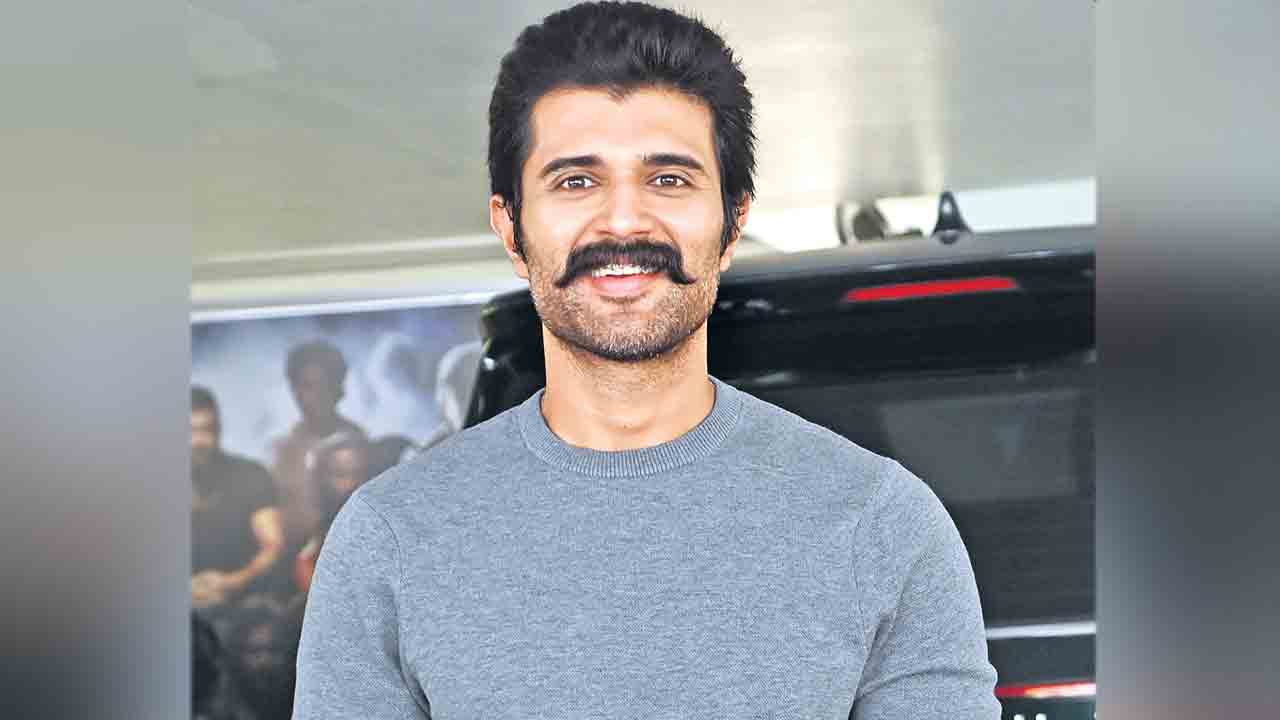 విభిన్నమైన కథాంశాలతో..