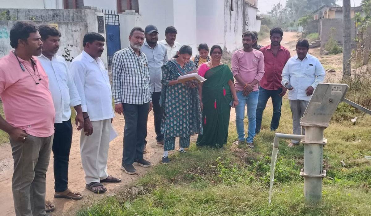 Chigurumamidi | గ్రామాల్లో నీటి ఎద్దడిపై ముందస్తు ప్రణాళికలు.. చిగురుమామిడి ఎంపీడీవో విజయ్ కుమార్