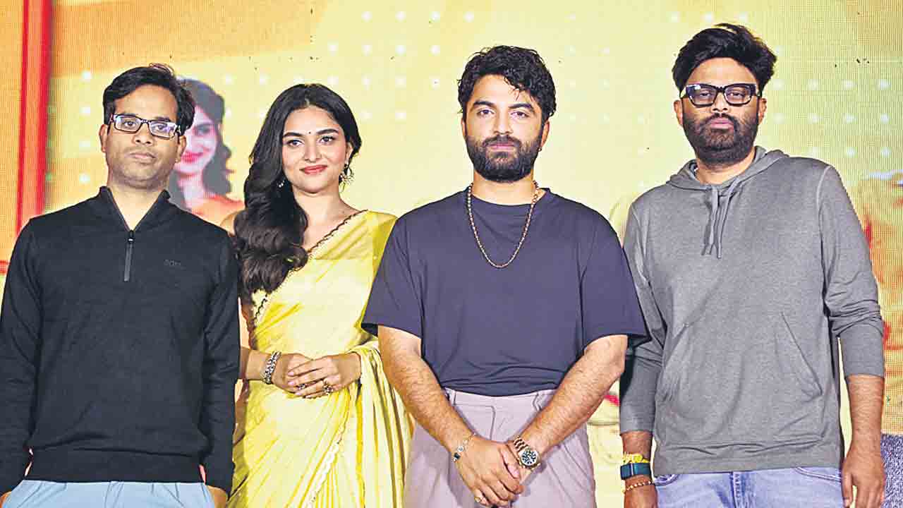 థియేటర్ల నుంచి నవ్వుతూ బయటకొస్తారు