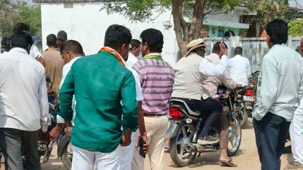 Chennuru | పోలింగ్ రోజూ మంత్రి వివేక్ ప్రచారం..! ఎన్నికల సంఘం తీరుపై వెల్లువెత్తుతున్న విమర్శలు