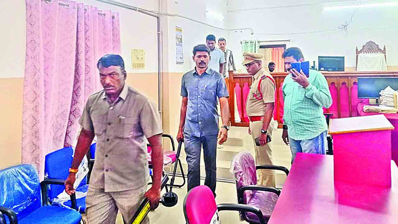 వరంగల్‌ జిల్లా కోర్టుకు బాంబు బెదిరింపు