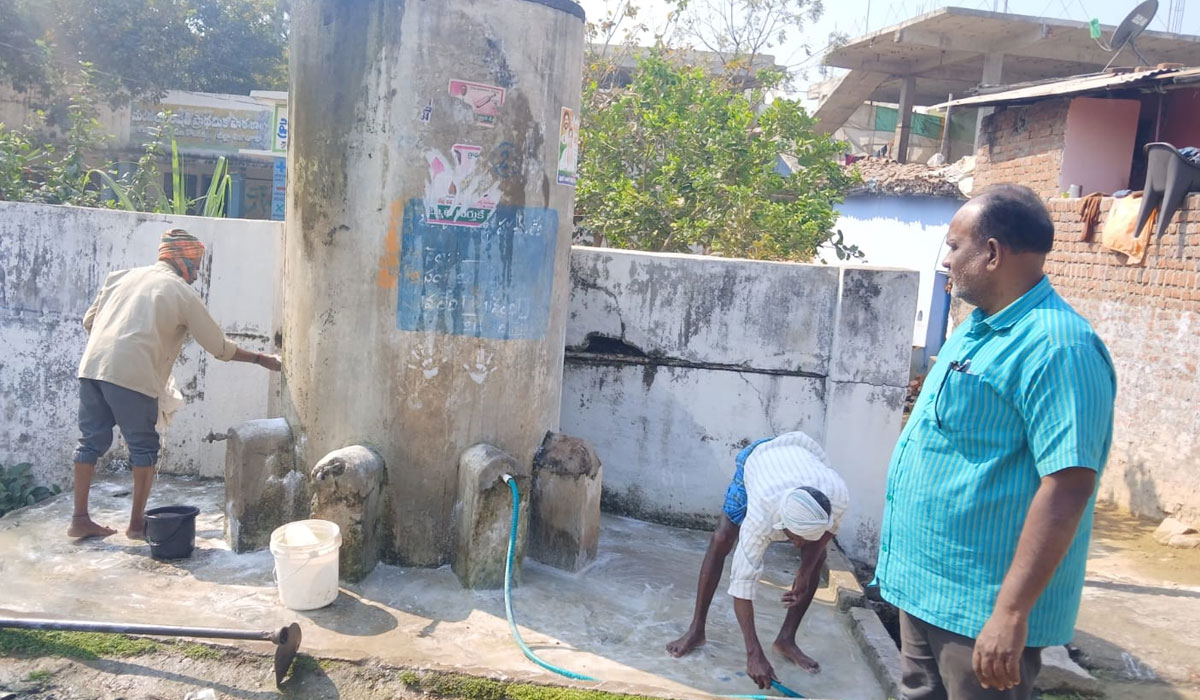 Kotagiri | కోటగిరిలో మినీ వాటర్ ట్యాంకును శుభ్రం చేయించిన అధికారులు
