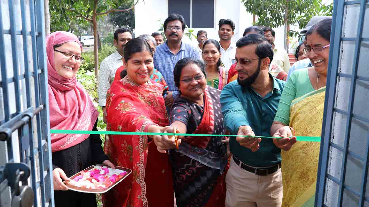 Khila warangal | మీడియా సెంటర్‌ను ప్రారంభించిన కలెక్టర్ సత్య శారద