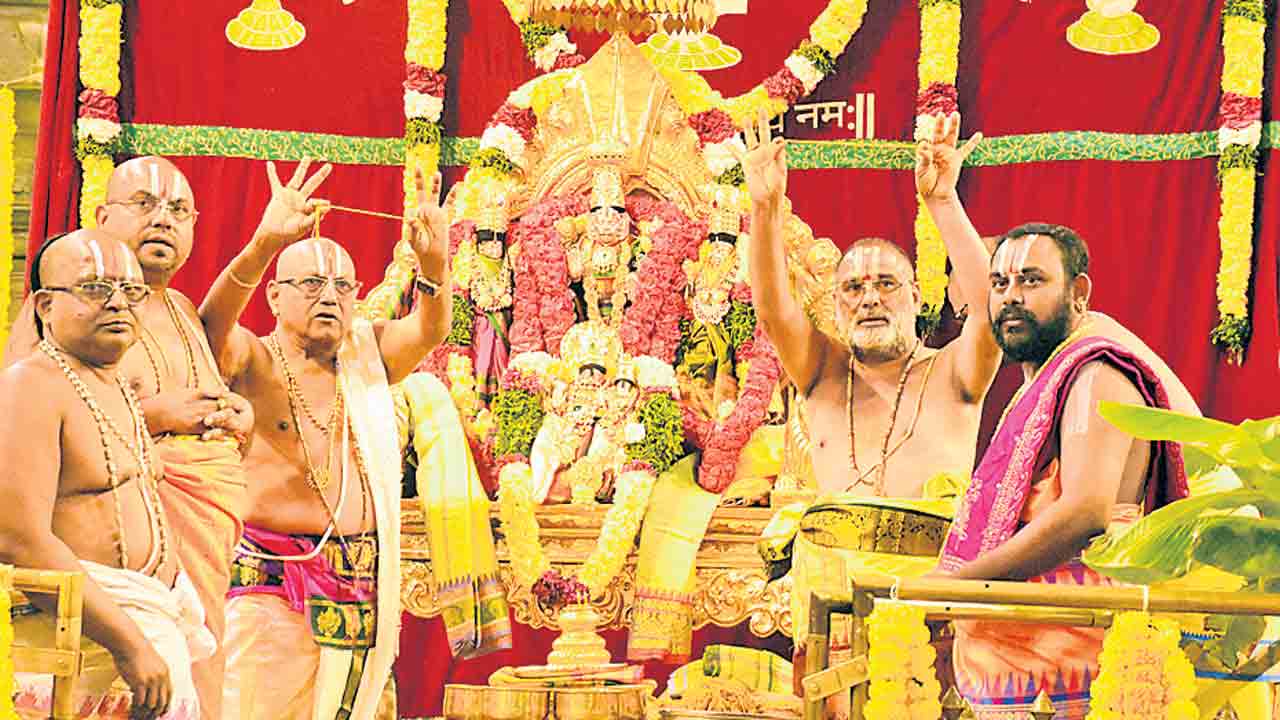 యాదగిరీశుడి బ్రహ్మోత్సవాలకు శ్రీకారం