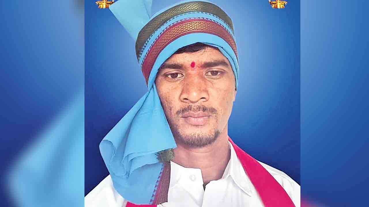 అప్పులబాధతో యువరైతు ఆత్మహత్య