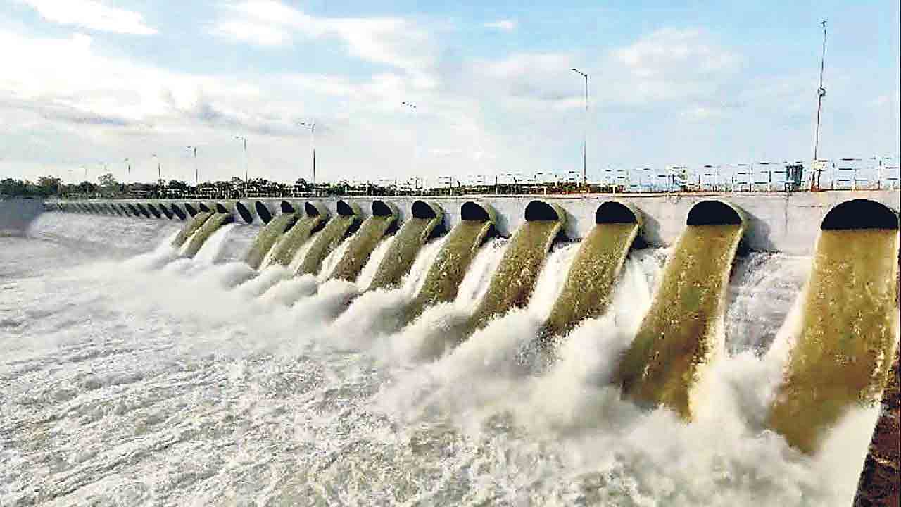 జలాశయాలతో చెలగాటం