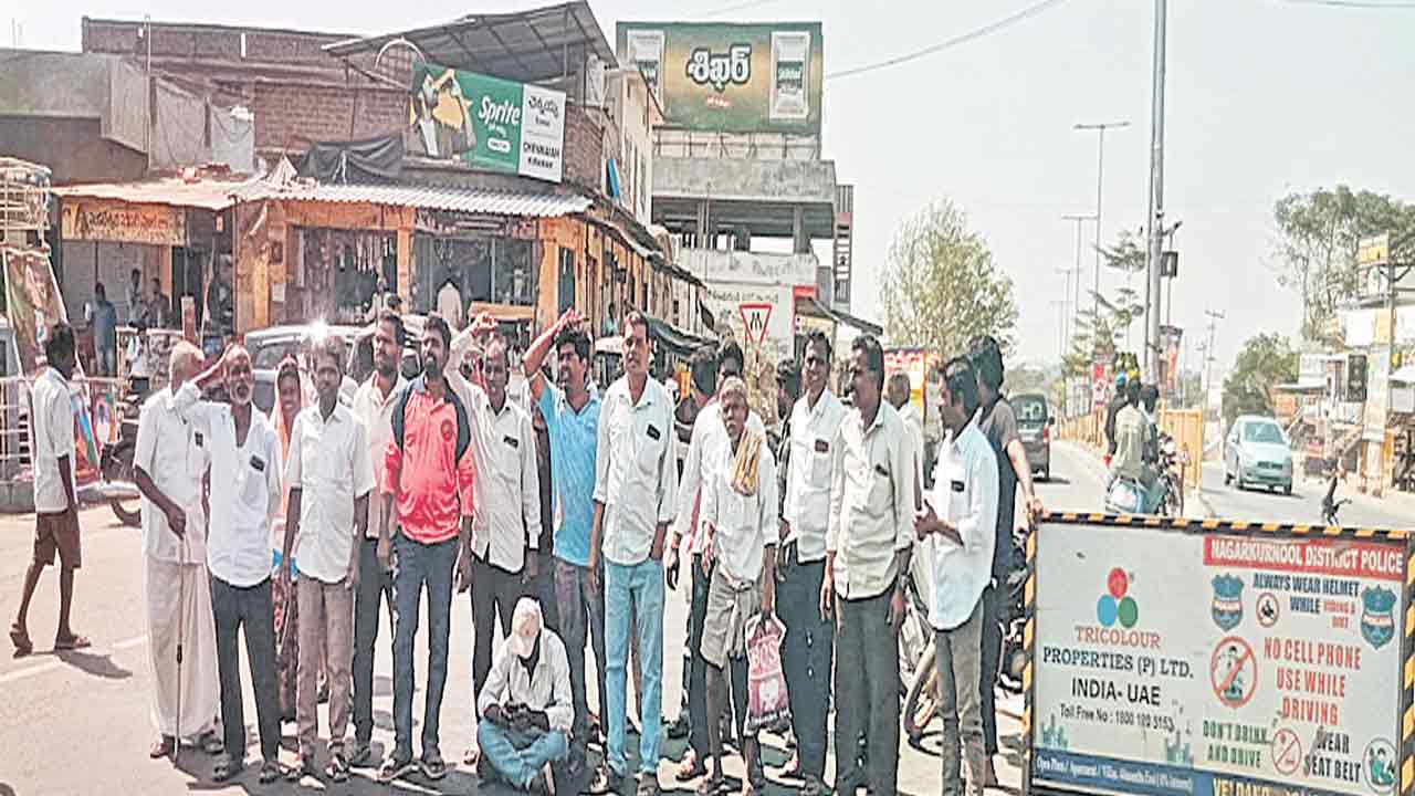 యూరియా యాప్‌పై రైతుల ఆందోళన