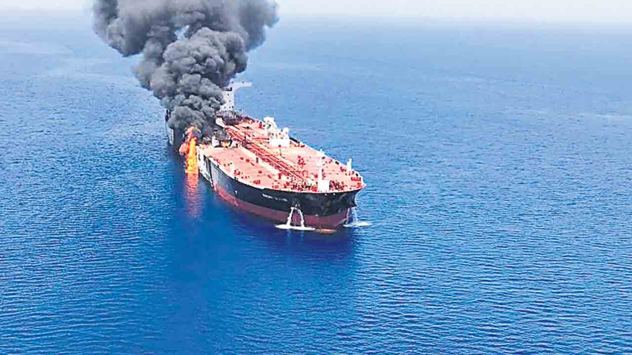 వార్‌తో వ్యాపారం అస్తవ్యస్తం.. అన్ని రకాల సరుకు రవాణాలపై ఇరాన్‌ యుద్ధ ప్రభావం