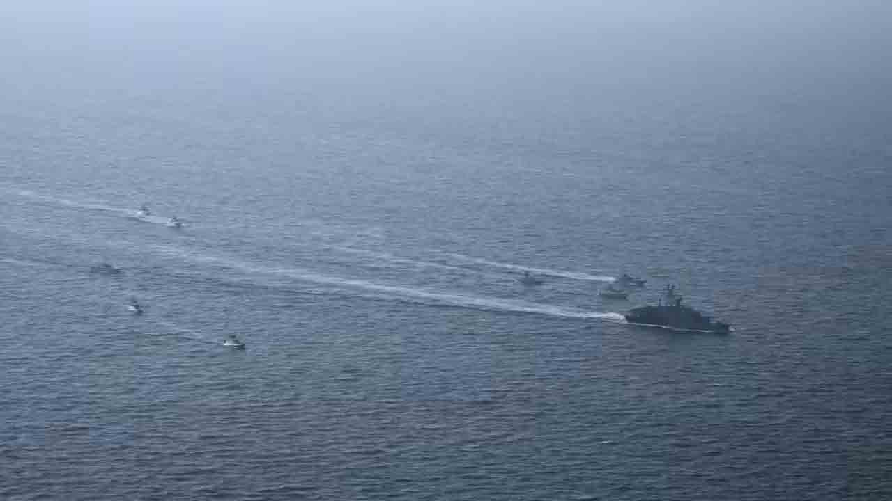 యుద్ధంతో చిక్కుకున్న నౌకలు