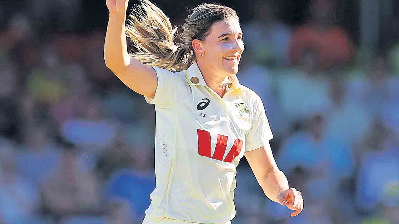 ఆసీస్‌దే తొలిరోజు.. భారత్‌ 198 ఆలౌట్‌