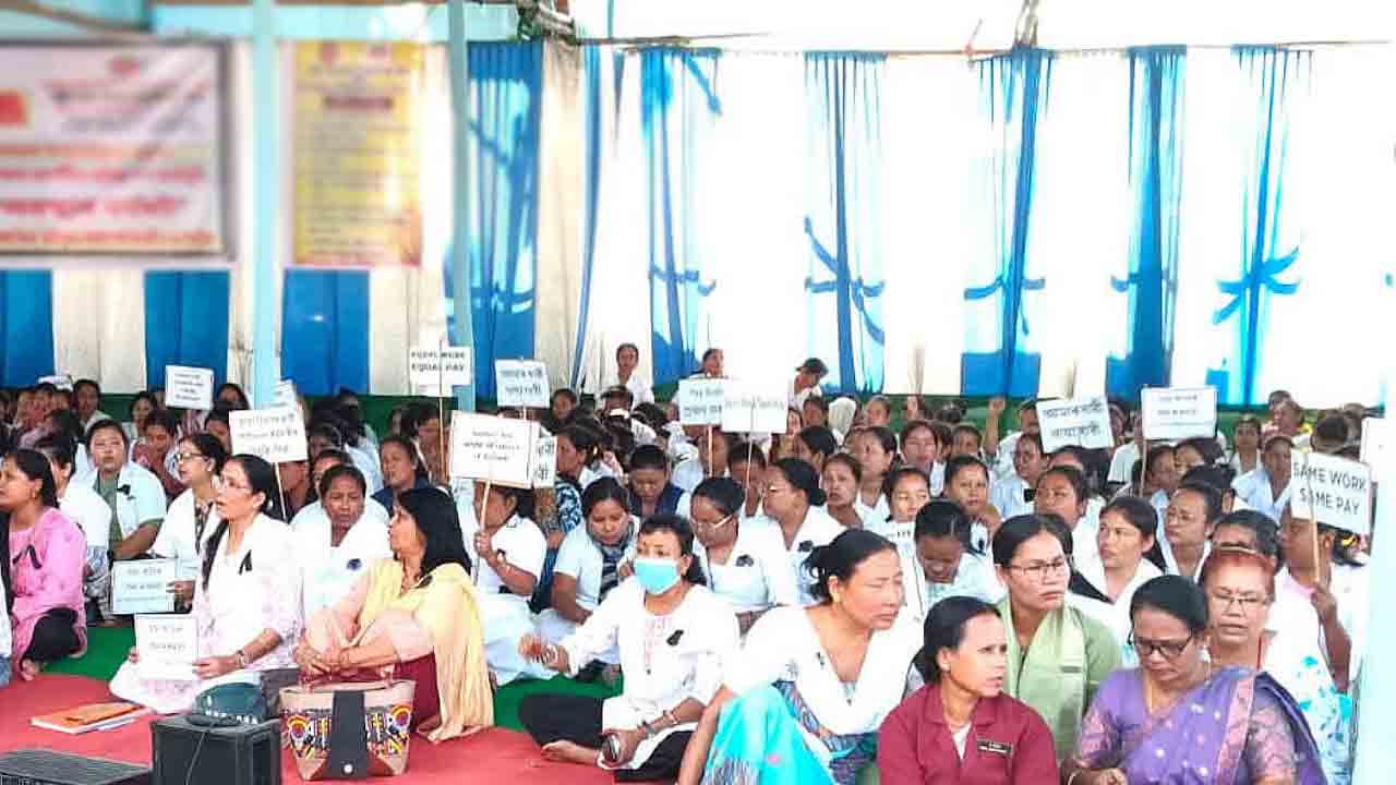 ‘ఎన్‌హెచ్‌ఎం ఉద్యోగుల కాంట్రాక్టు కొనసాగించాలి’