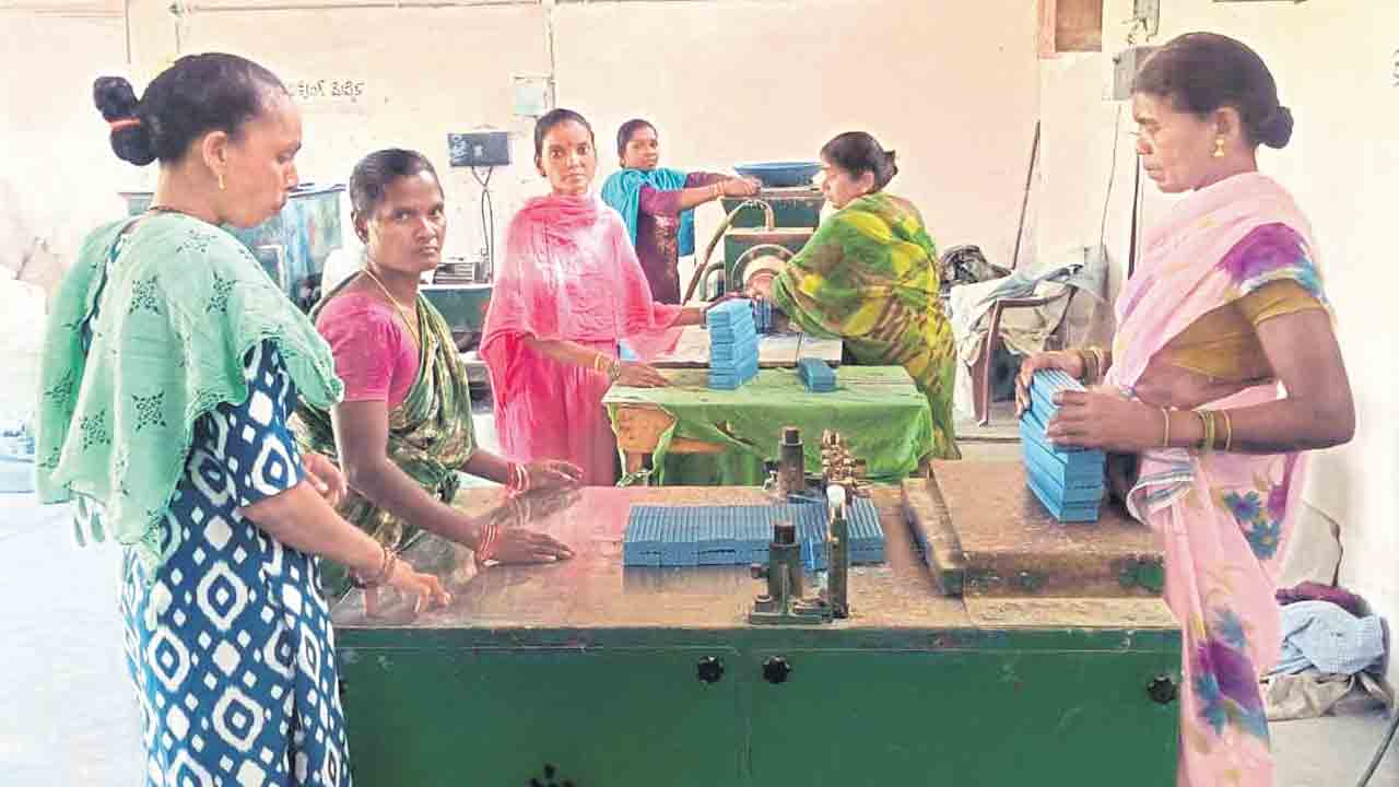 ఆదివాస్త్రీ విజయం