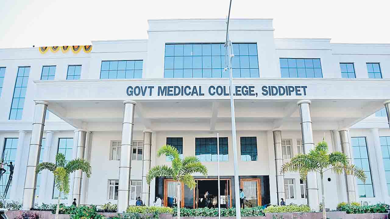 మెడికల్‌ కాలేజీల్లో తెలంగాణ @5.. 66 వైద్య కళాశాలలతో దేశంలో ఐదో స్థానం