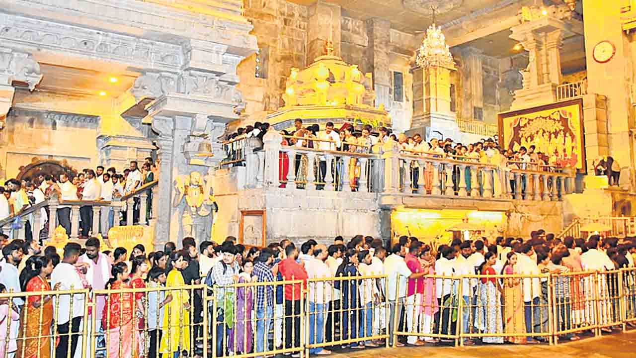 గుట్టలో ఘనంగా అష్టోత్తర శతఘటాభిషేకం