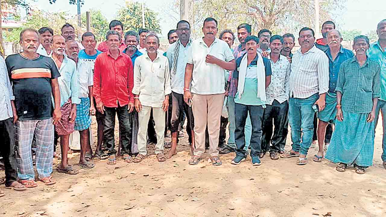 నీళ్లు లేక చేపలు చనిపోతున్నయ్‌