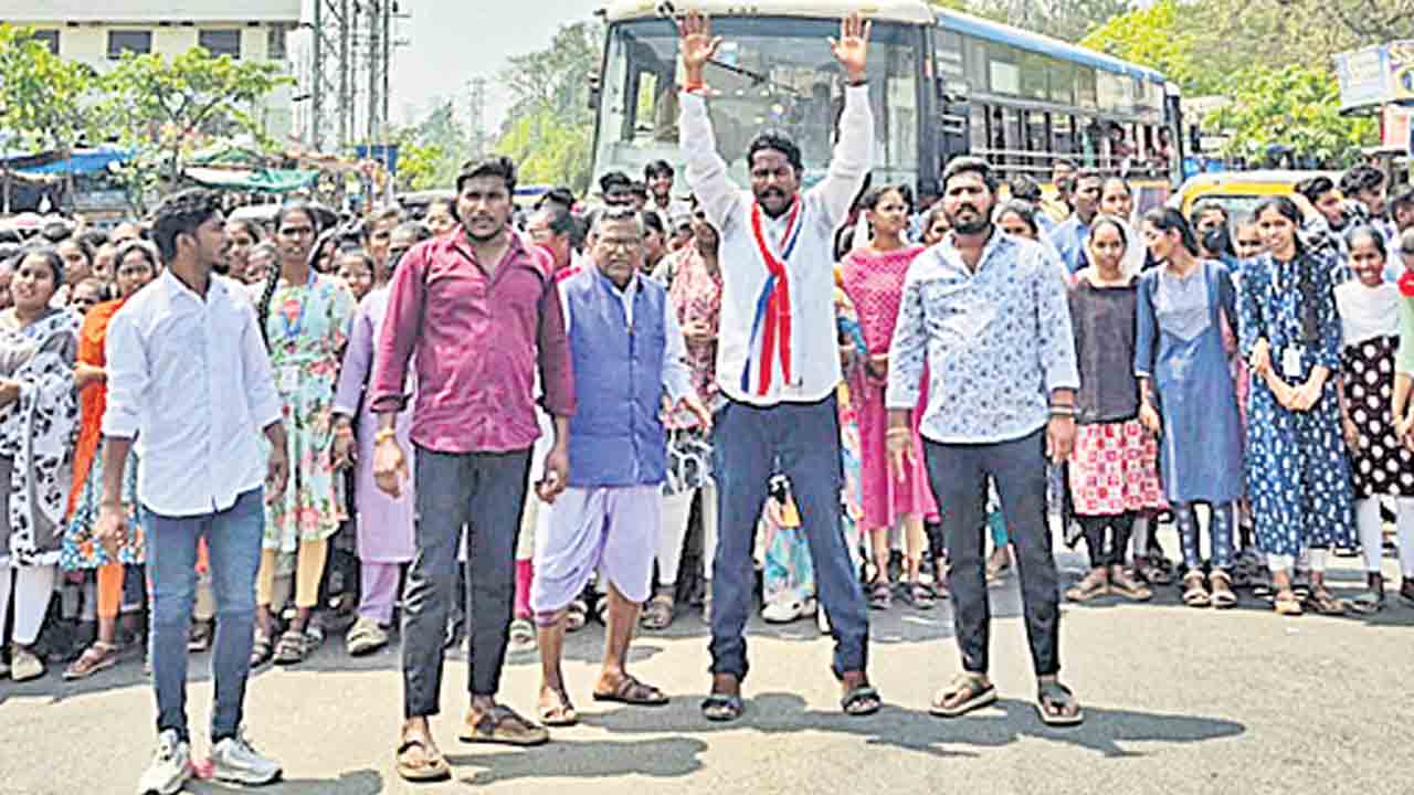 విగ్రహాలు కాదు.. విద్యకు నిధులివ్వండి!