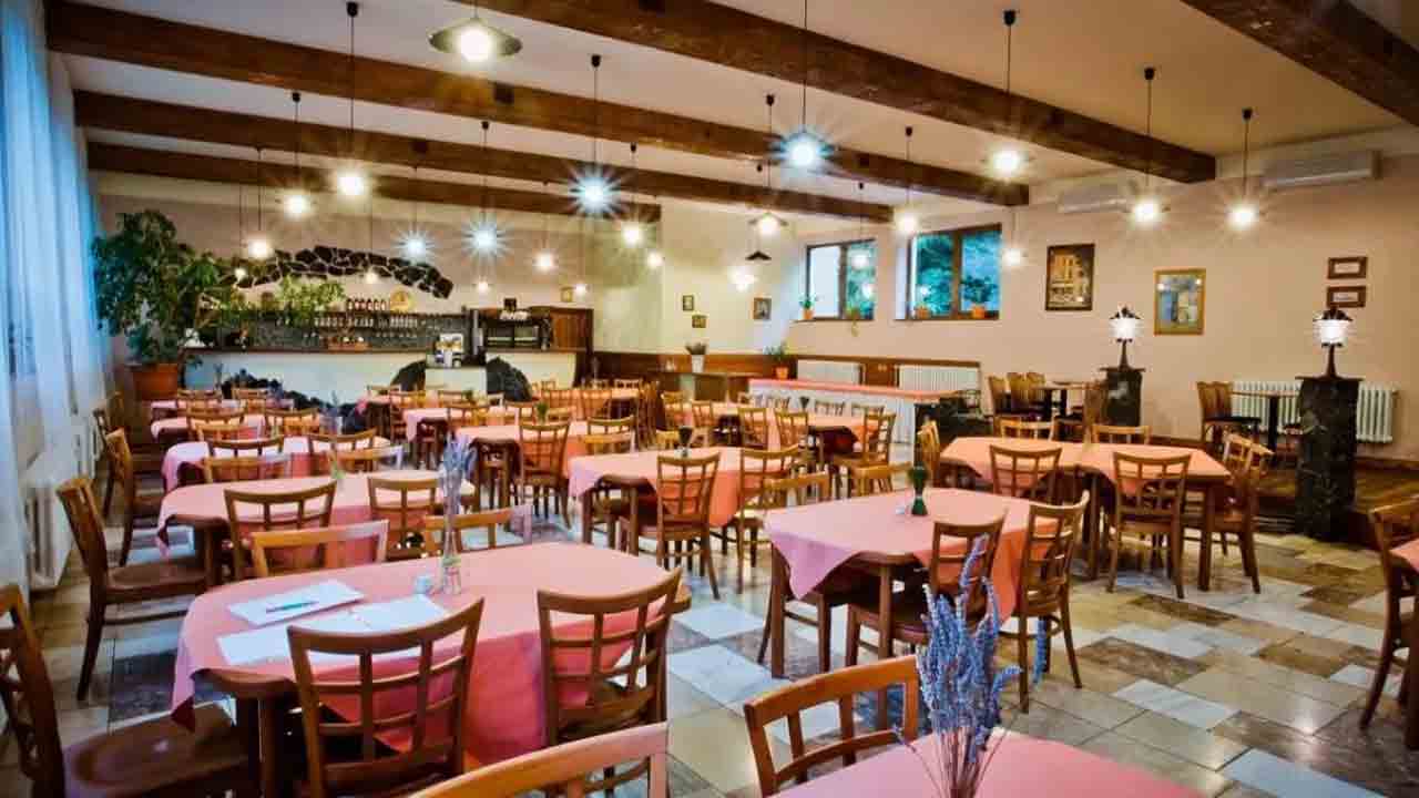 హోటళ్లను తాత్కాలికంగా మూసేస్తాం!