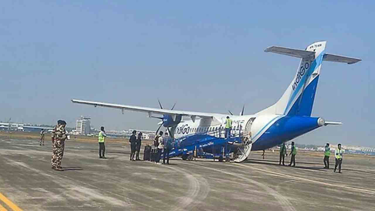 మాంచెస్టర్‌కు బయల్దేరి.. మధ్యలోనే వెనక్కి.. విమానంపై యుద్ధ ప్రభావం