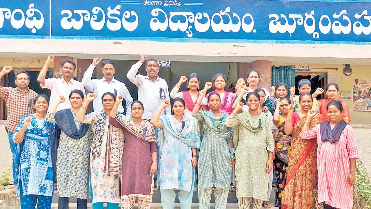 ‘సమగ్రశిక్షా’ ఉద్యోగుల ఆందోళన