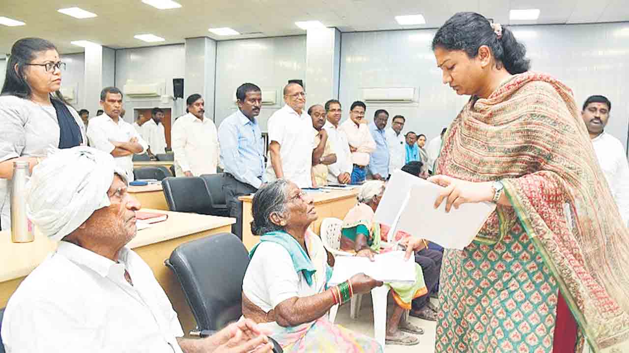 సమస్యలపై ఆరా.. పరిష్కారానికి భరోసా