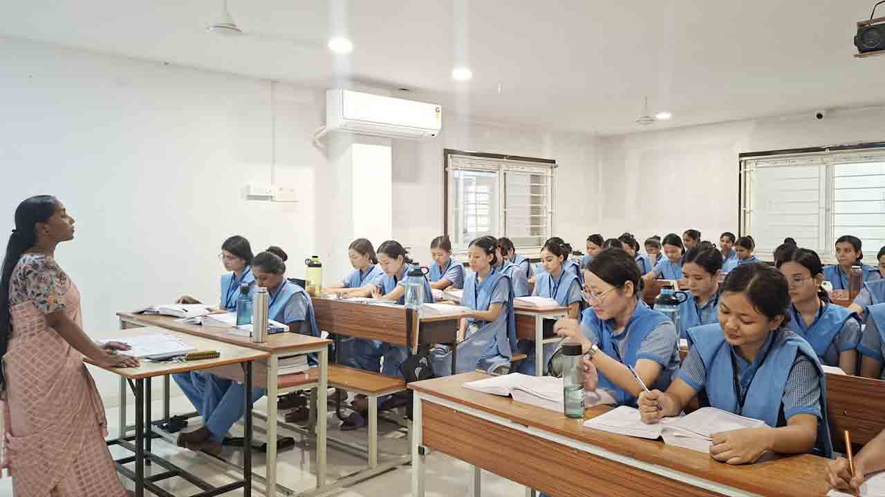 9 నర్సింగ్‌ స్కూళ్లకు 45లక్షల జరిమానా