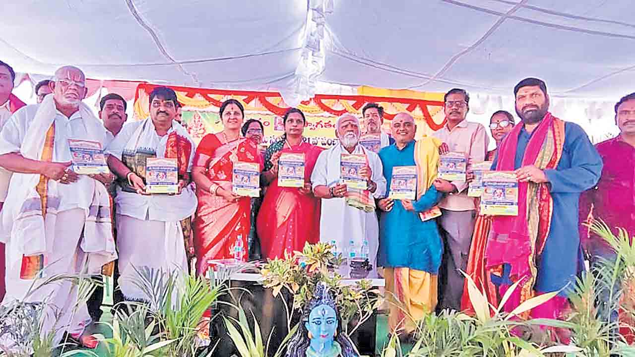 డీడీఎన్‌ అర్చకులను దేవాదాయశాఖలోకి తీసుకురావాలి