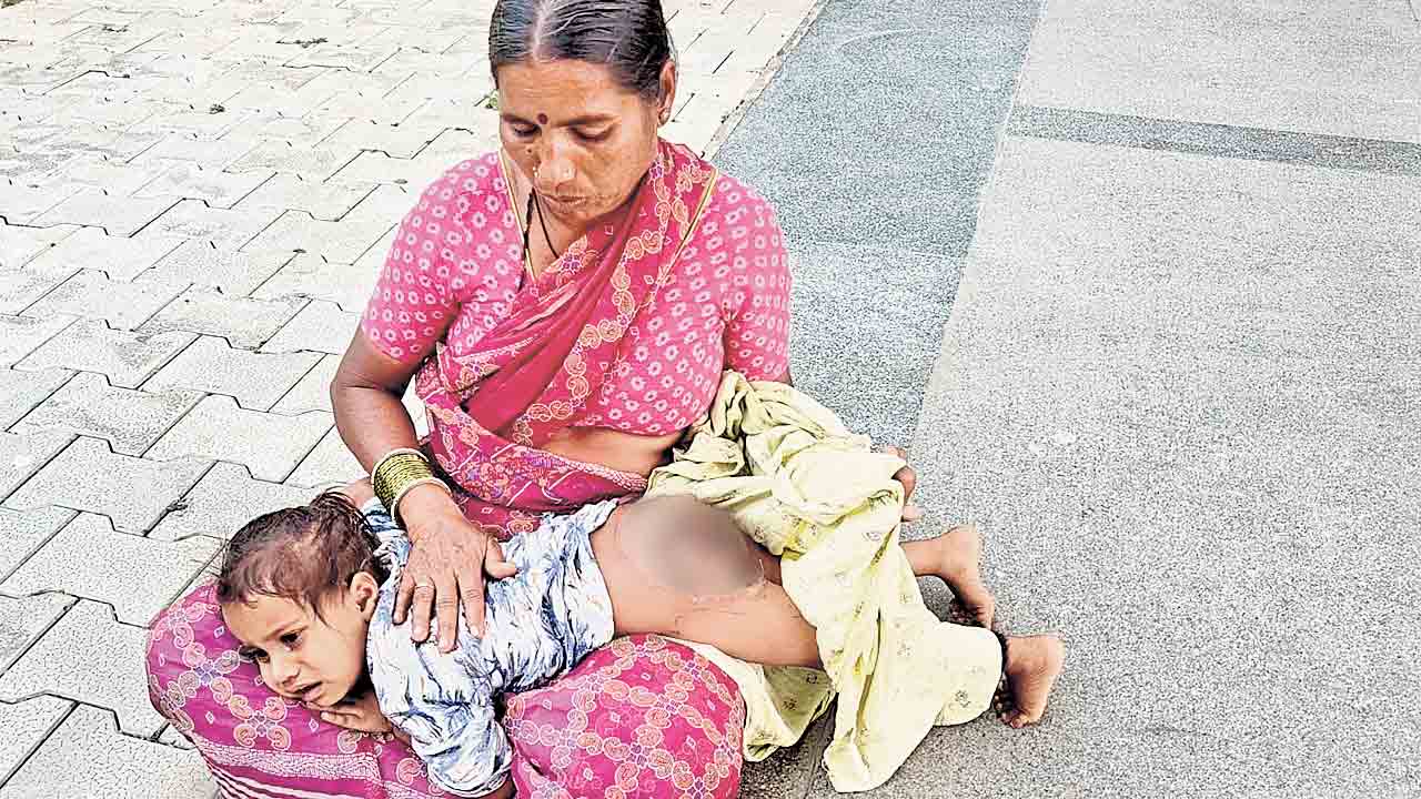 సీఎం సొంత జిల్లాలో ఘోరం.. 22 రోజులుగా ప్రత్యక్ష నరకం