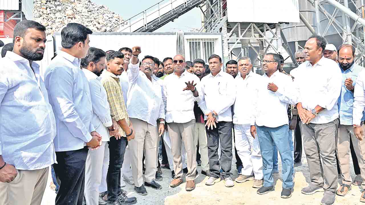 రాష్ర్టాన్ని ఏటీఎంగా మార్చి రేవంత్‌ దోపిడీ!