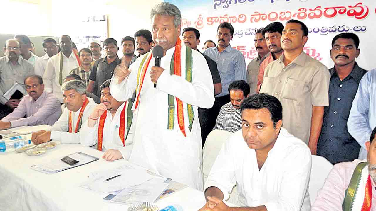 కావూరికి కేటీఆర్‌ నివాళి