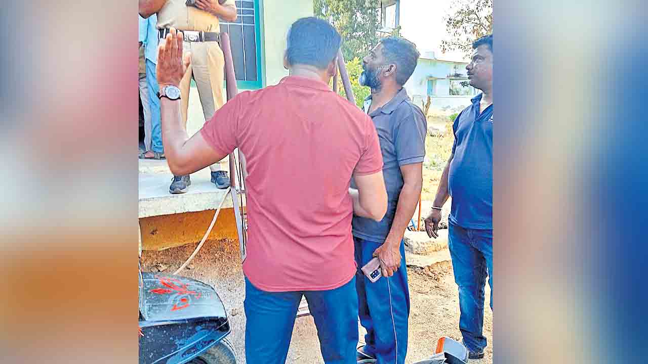 రైతుల మధ్య యారియా చిచ్చు!