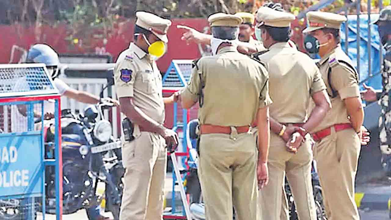 సామాన్యులకే సెక్షన్లు.. అరెస్టులు.. అధికార పార్టీ నేతలకు అవేవీ జాన్తానై