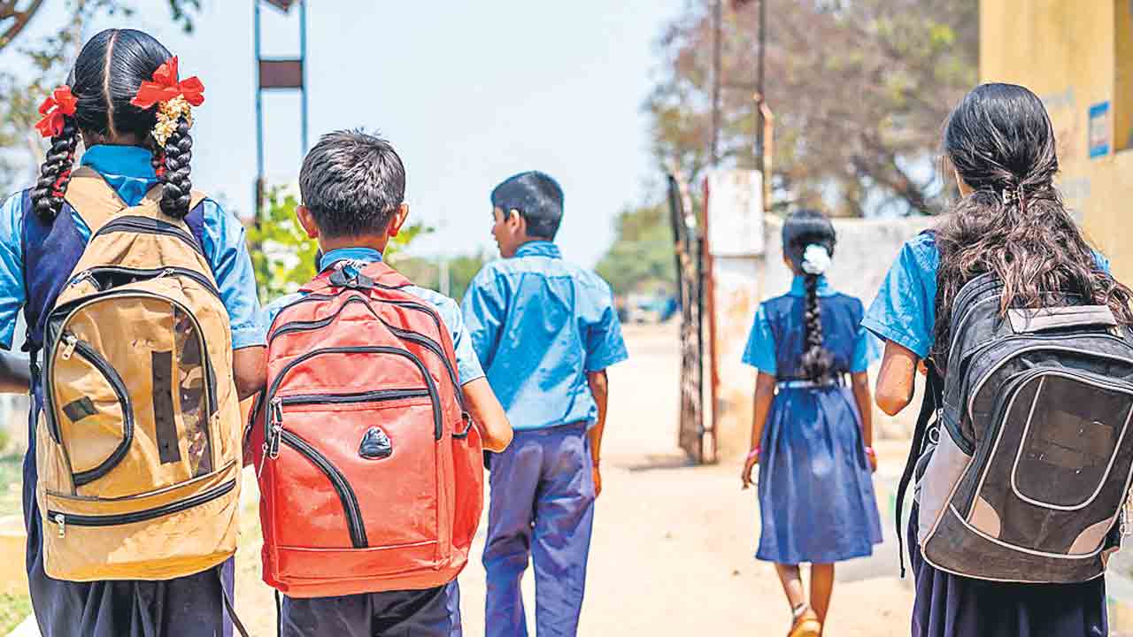 విద్యా వ్యవస్థతో విన్యాసాలా!