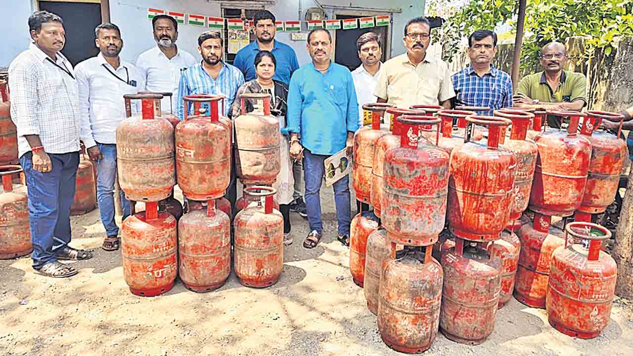 బొగ్గుల పొయ్యిని తెచ్చిన యుద్ధం.. సూర్యాపేటలోని హోటళ్లలో ప్రత్యక్షం