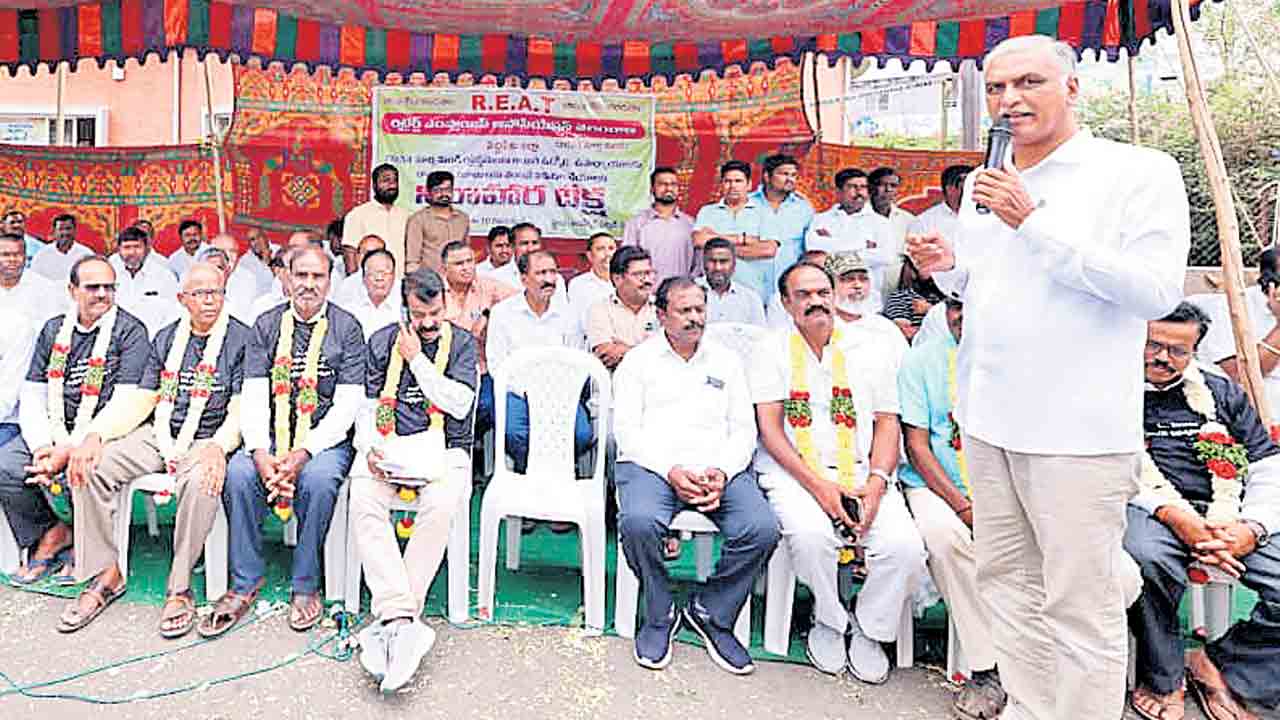 రిటైర్డ్‌ ఉద్యోగుల చావుకు రేవంతే బాధ్యుడు