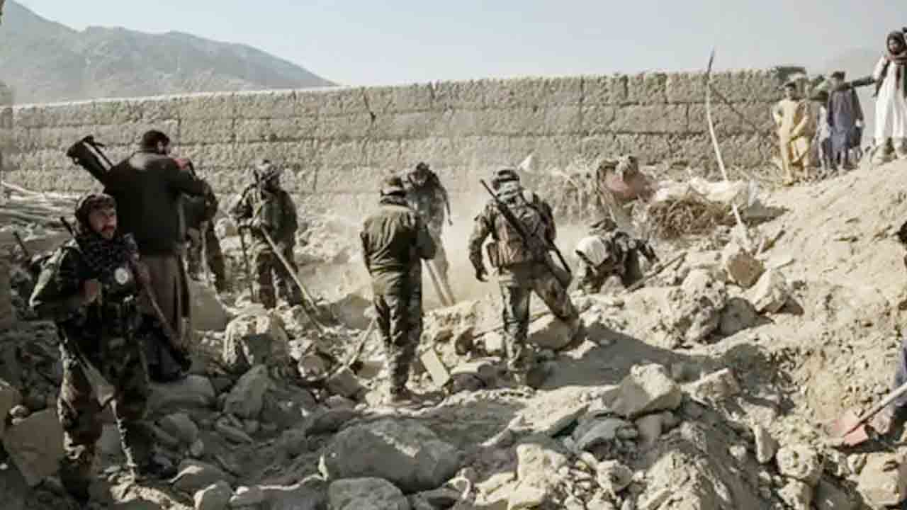 కాందహార్‌ మిలిటరీ స్థావరంపై పాక్‌ దాడులు