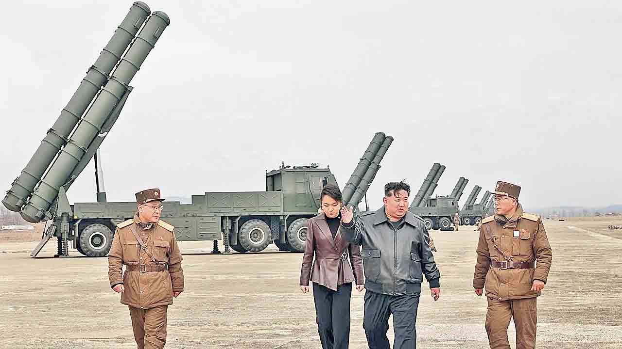 అణ్వాయుధాలను ప్రయోగించే.. రాకెట్‌ లాంచర్లను పరీక్షించిన ఉత్తర కొరియా