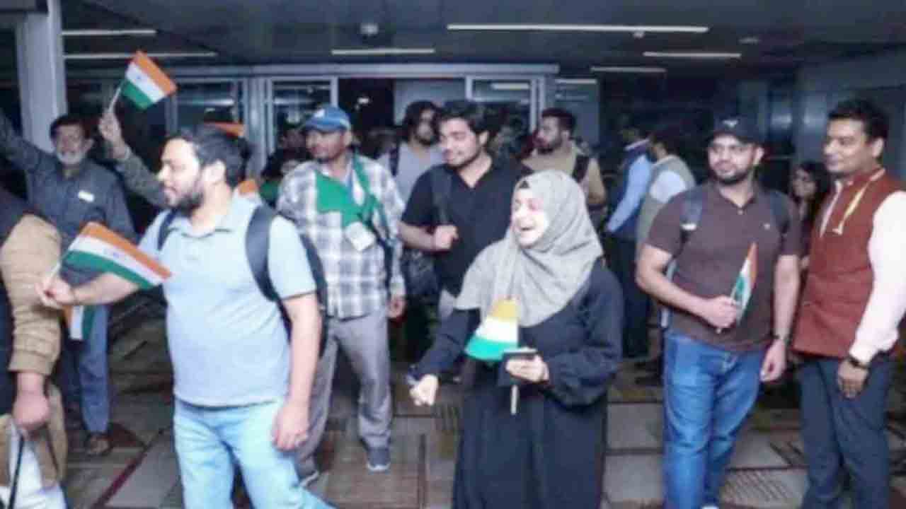 ఇరాన్‌ నుంచి భారత్‌కు చేరుకున్న విద్యార్థులు