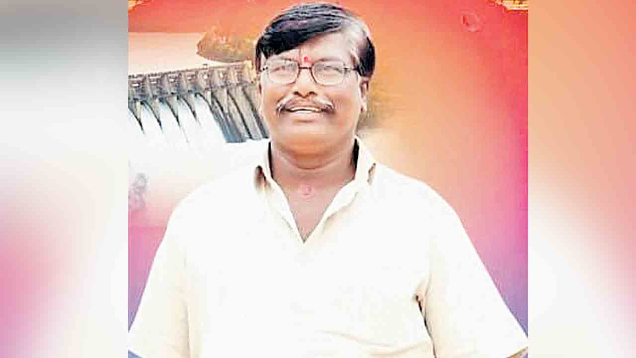 ఉద్యోగం రాలేదన్న బెంగతో ఆగిన గుండె.. గుమ్మడంలో శ్రీశైలం నిర్వాసితుడి మృతి