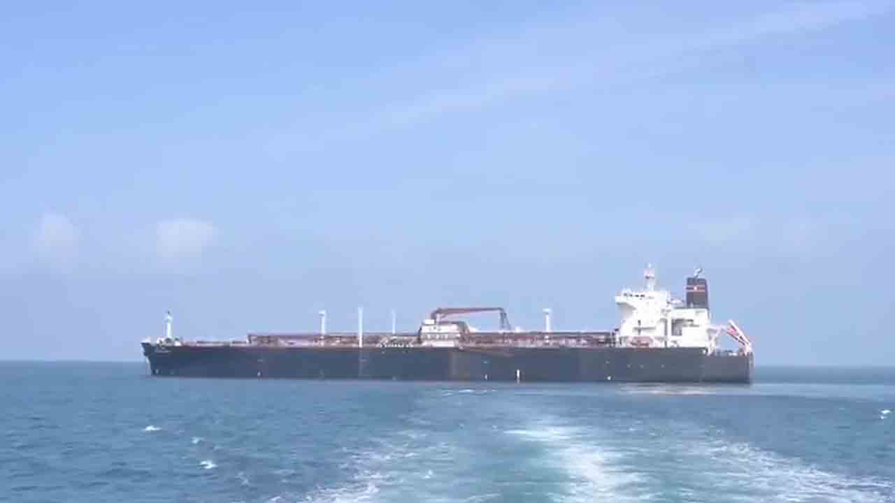 2 లక్షల ఎంటీ ఎల్పీజీ, 16.7 లక్షల ఎంటీ క్రూడ్‌తో.. హొర్ముజ్‌ వద్ద నిలిచిన భారత నౌకలు