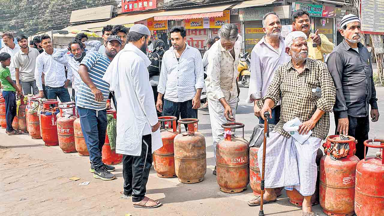 గ్యాస్‌ సంక్షోభం.. కేంద్రం తప్పిదమే.. ముందస్తు ప్రత్యామ్నాయాలు చేపట్టడంలో ఫెయిల్‌