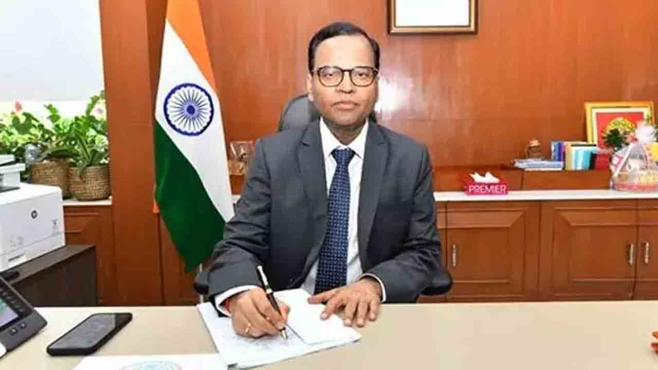 సీనియర్‌ అధికారులు అసెంబ్లీలో ఉండాల్సిందే