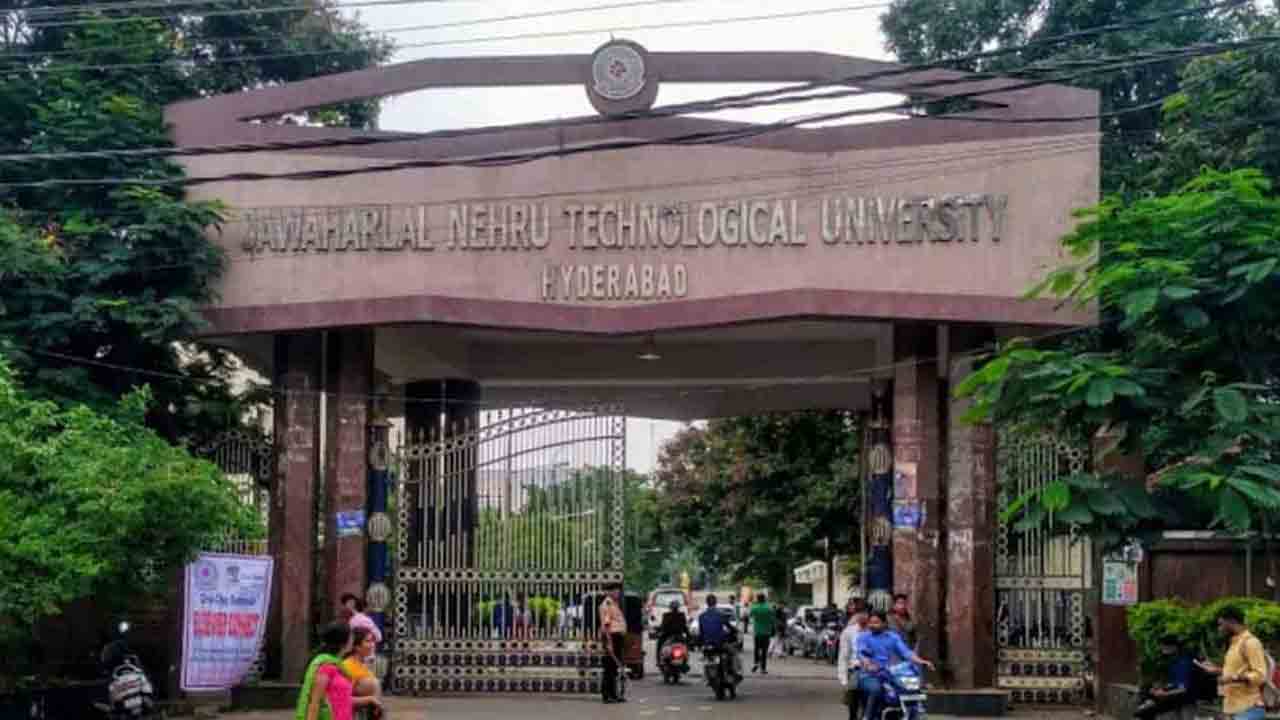 గ్రీన్‌ క్యాంపస్‌గా తీర్చిదిద్దాలి